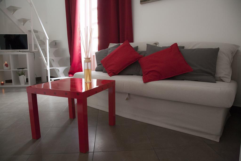 Domus Claudiae Apartment Catania Bagian luar foto